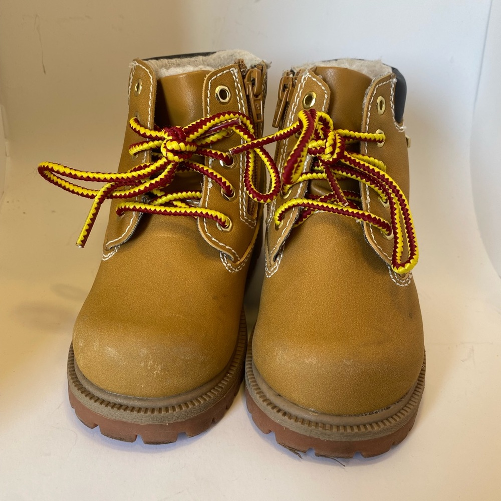 Smart Fit Waterproof Boots Toddler Size 7  (Timberland Look Alike)